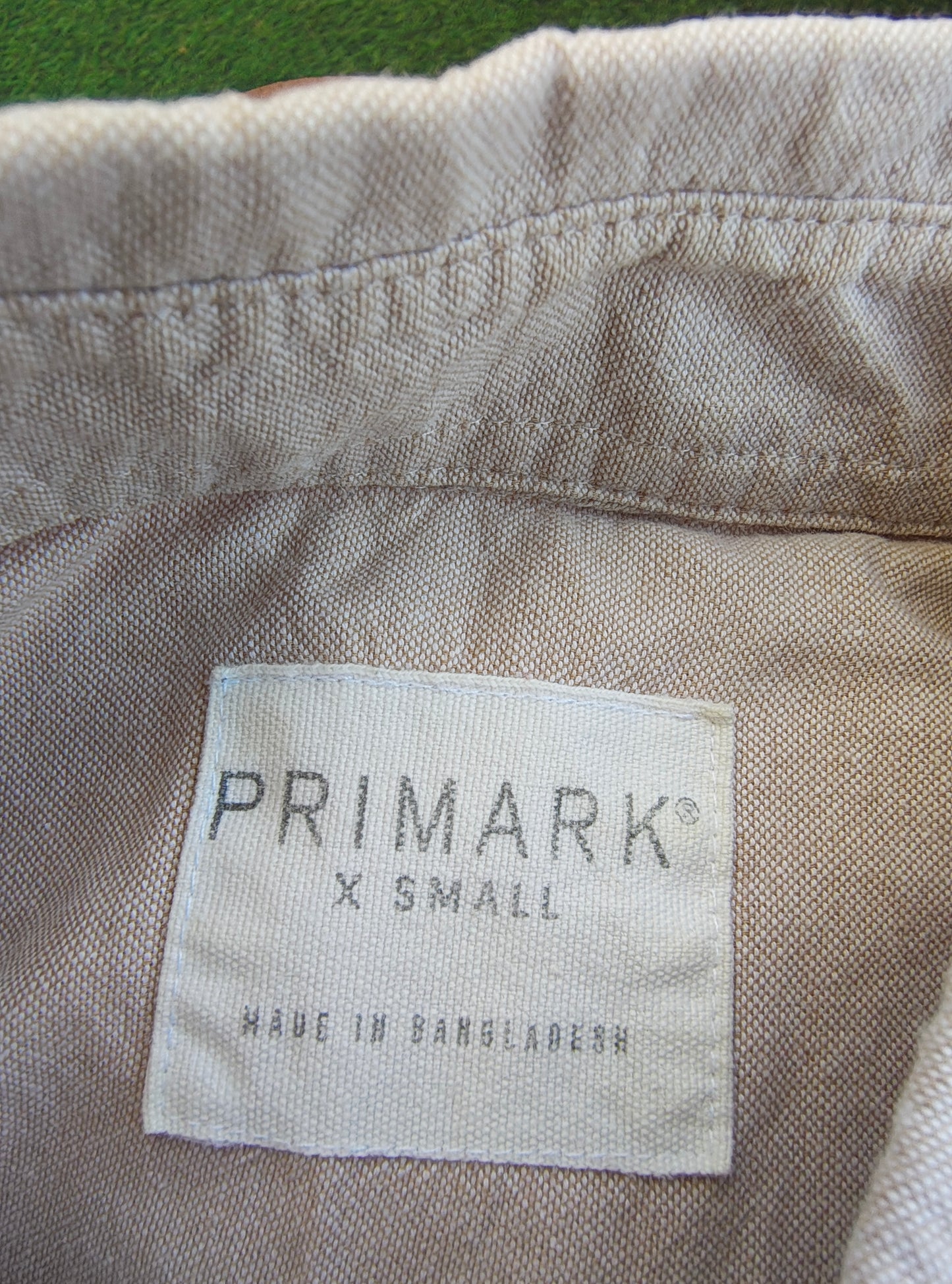USADO – Camisa beige lisa PRIMARK X Small (Talla EUR XS)