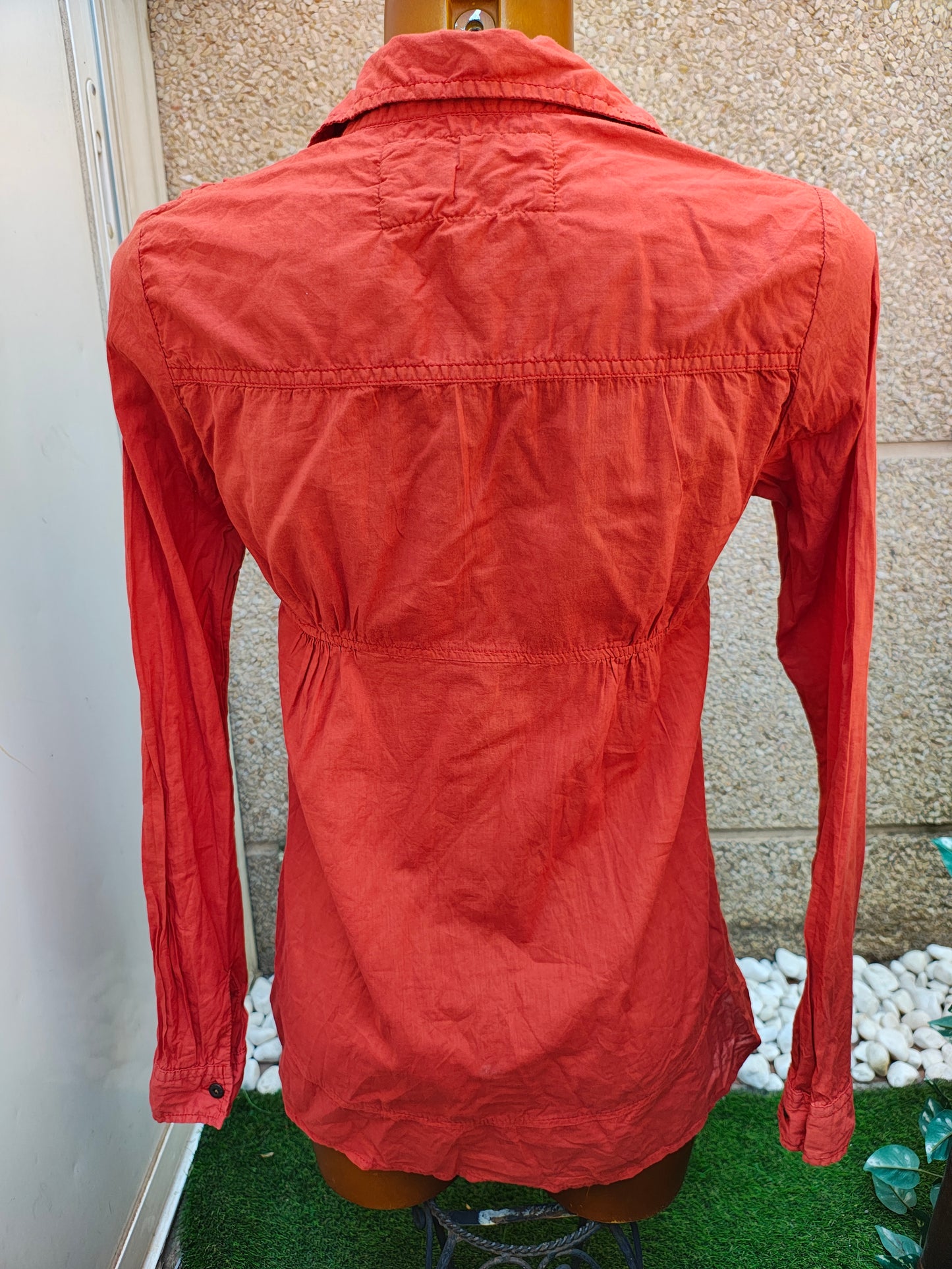 USADO –Mini vestido con botones y cuello camisero BSK by Bershka (Talla EUR S)