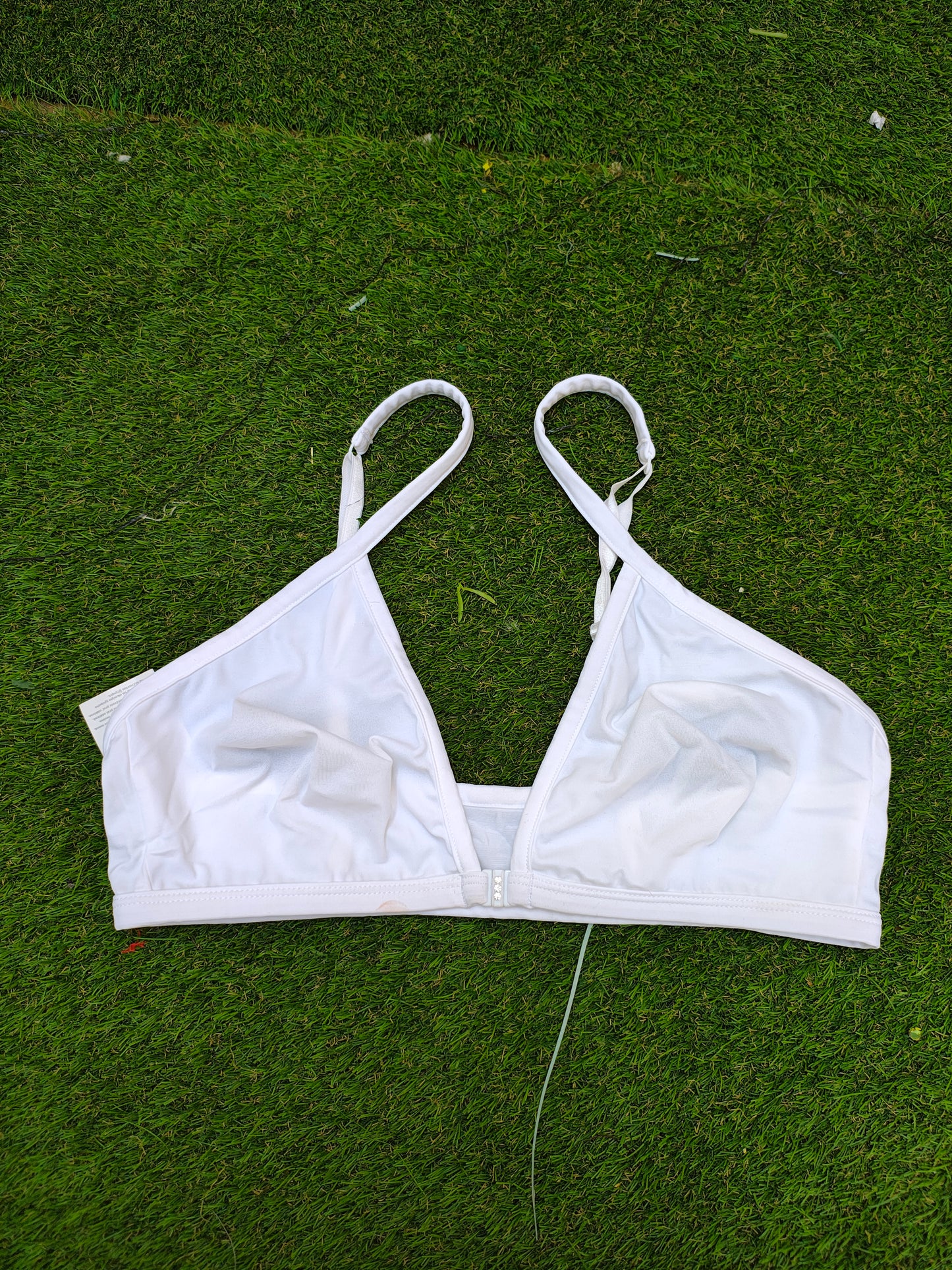 NUEVO – Top de bikini blanco triangular CHICCA (Talla EUR 80B)
