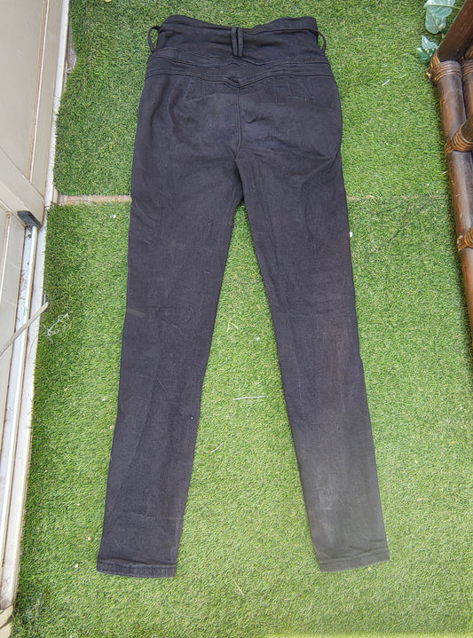 USADO – Pantalón pitillo negro tiro alto DOJEANS (Talla no visible, aprox XS)