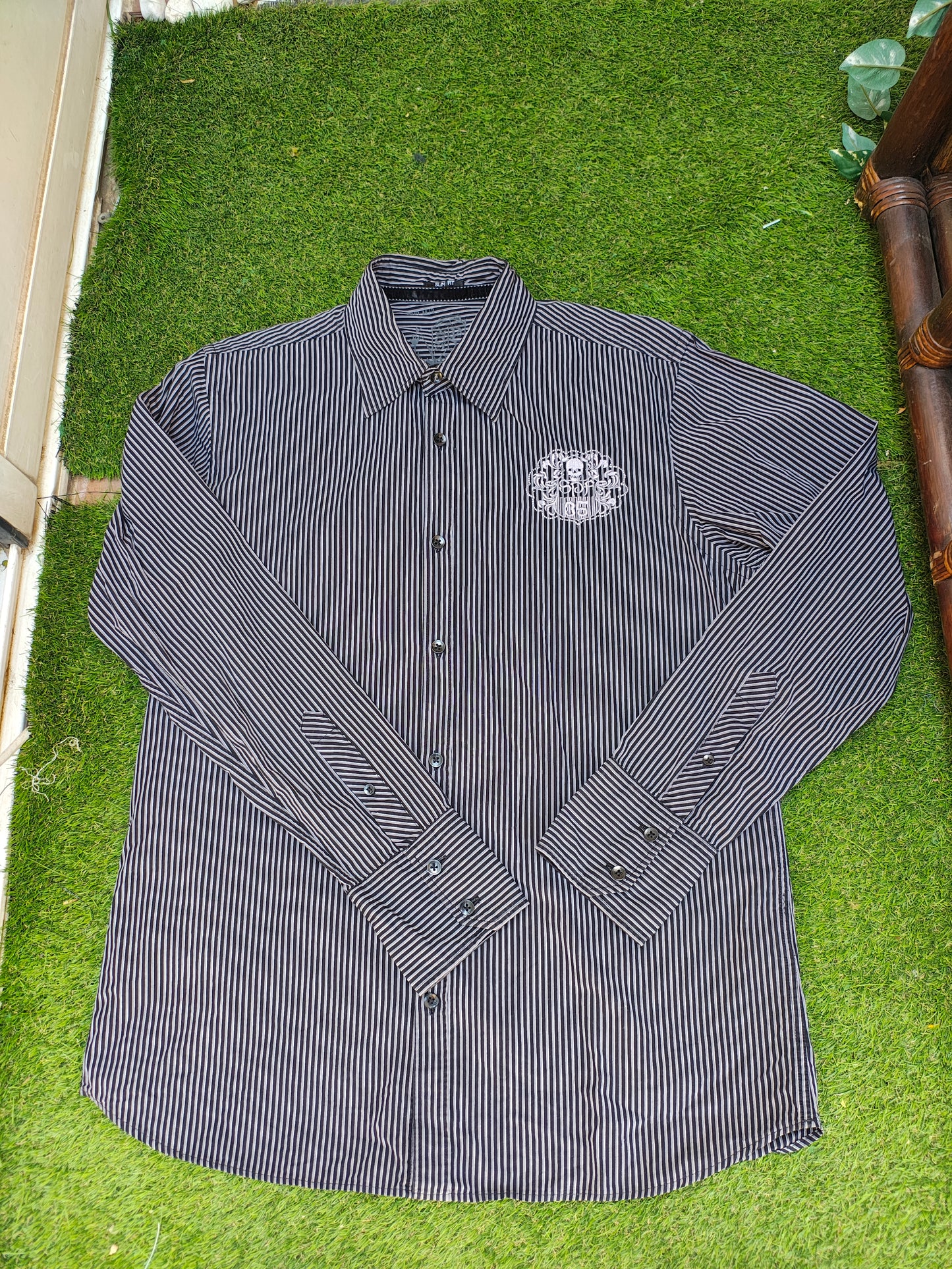 USADO – Camisa de rayas finas negras y blancas SLIM FIT (Talla EUR M)