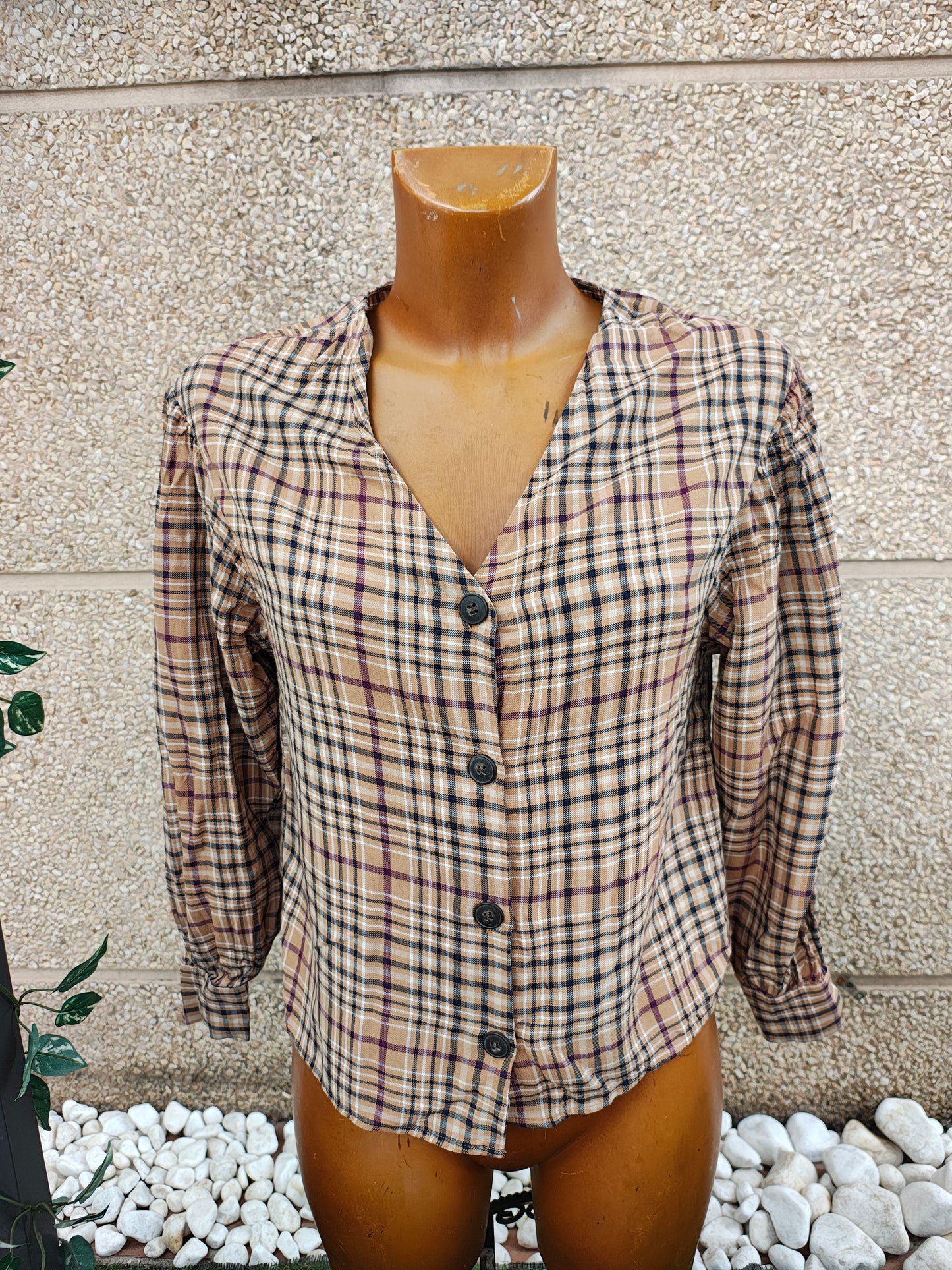 USADO – Blusa de cuadros marrón y burdeos Bershka (Talla S)
