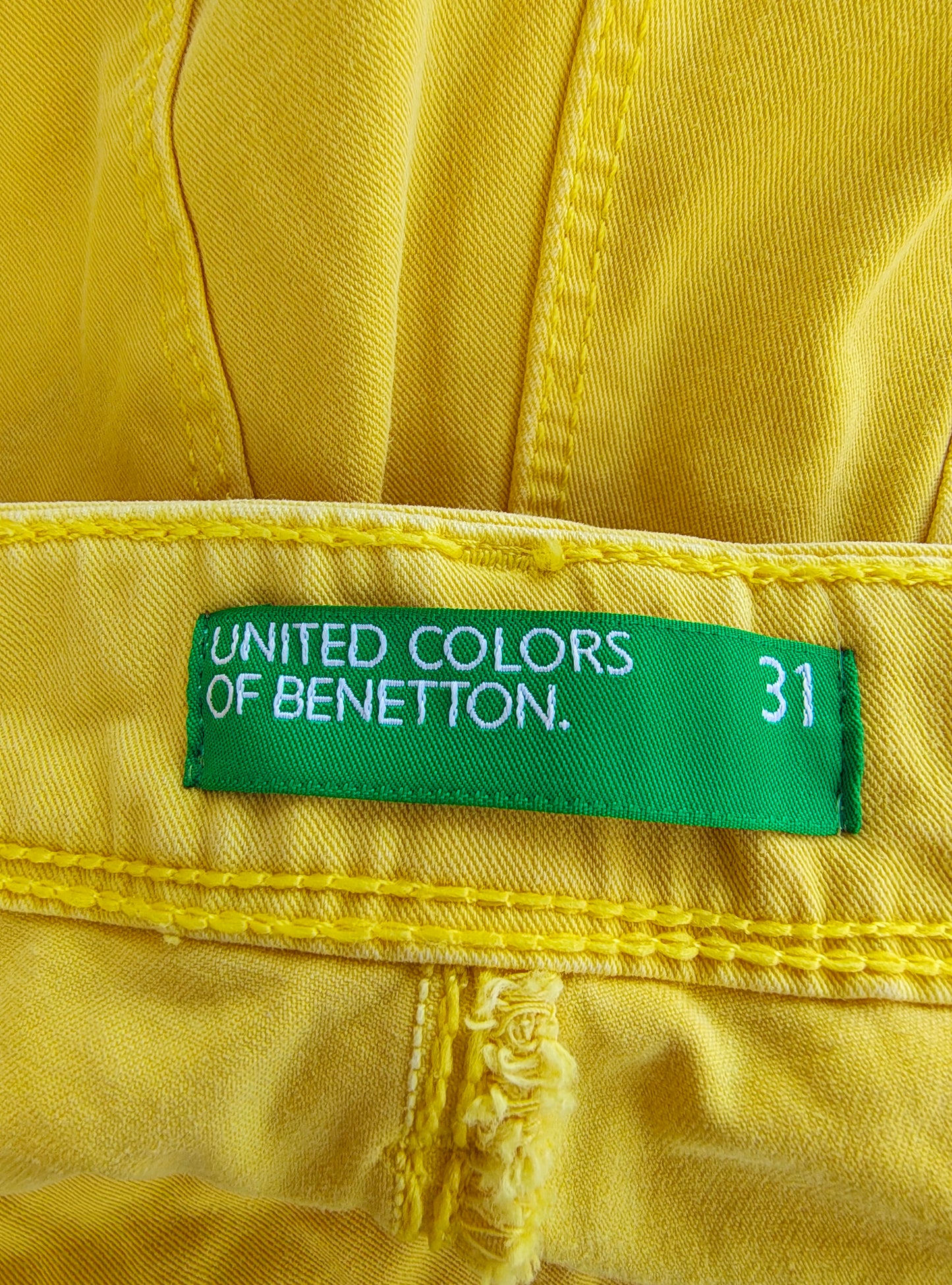USADO – Pantalones pitillo amarillos UNITED COLORS OF BENETTON (Talla 31-M)