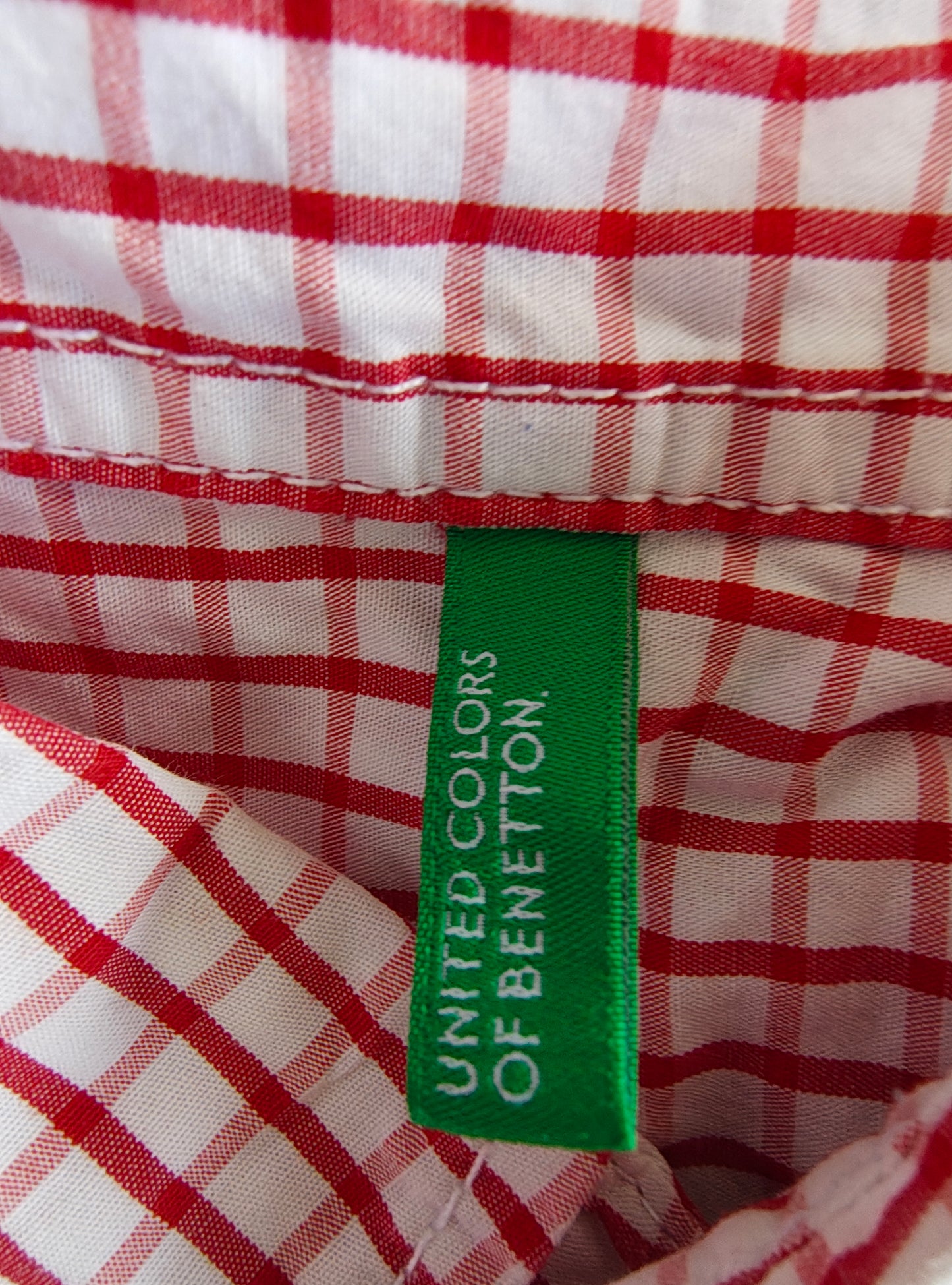 USADO – Camisa de cuadros rojos y blancos UNITED COLORS OF BENETTON (Talla niño no visible)