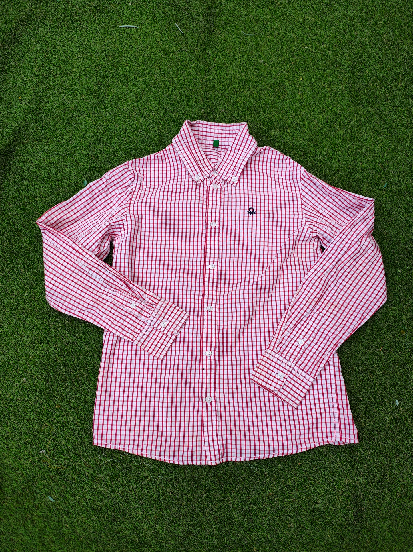 USADO – Camisa de cuadros rojos y blancos UNITED COLORS OF BENETTON (Talla niño no visible)