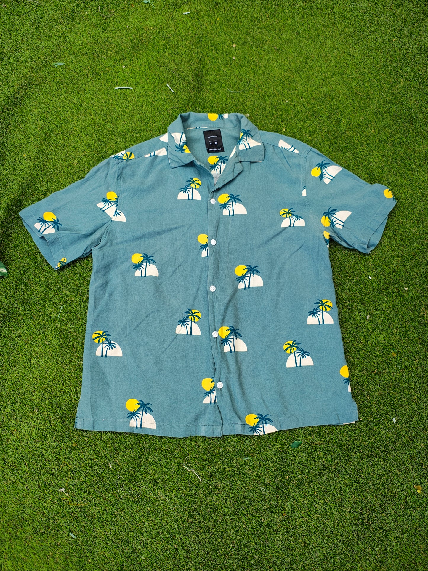 USADO – Camisa verde estampada palmeras LEFTIESMAN Relaxed Fit (Talla S)