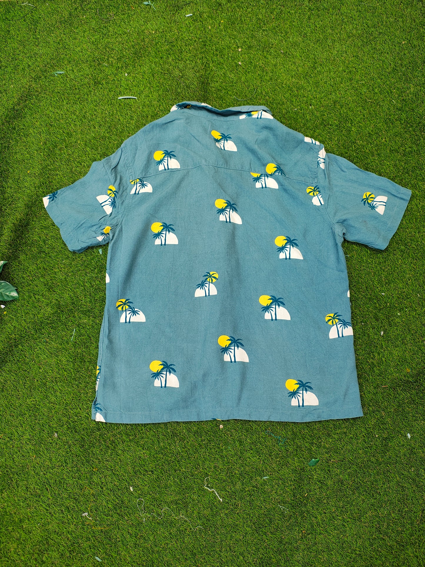 USADO – Camisa verde estampada palmeras LEFTIESMAN Relaxed Fit (Talla S)