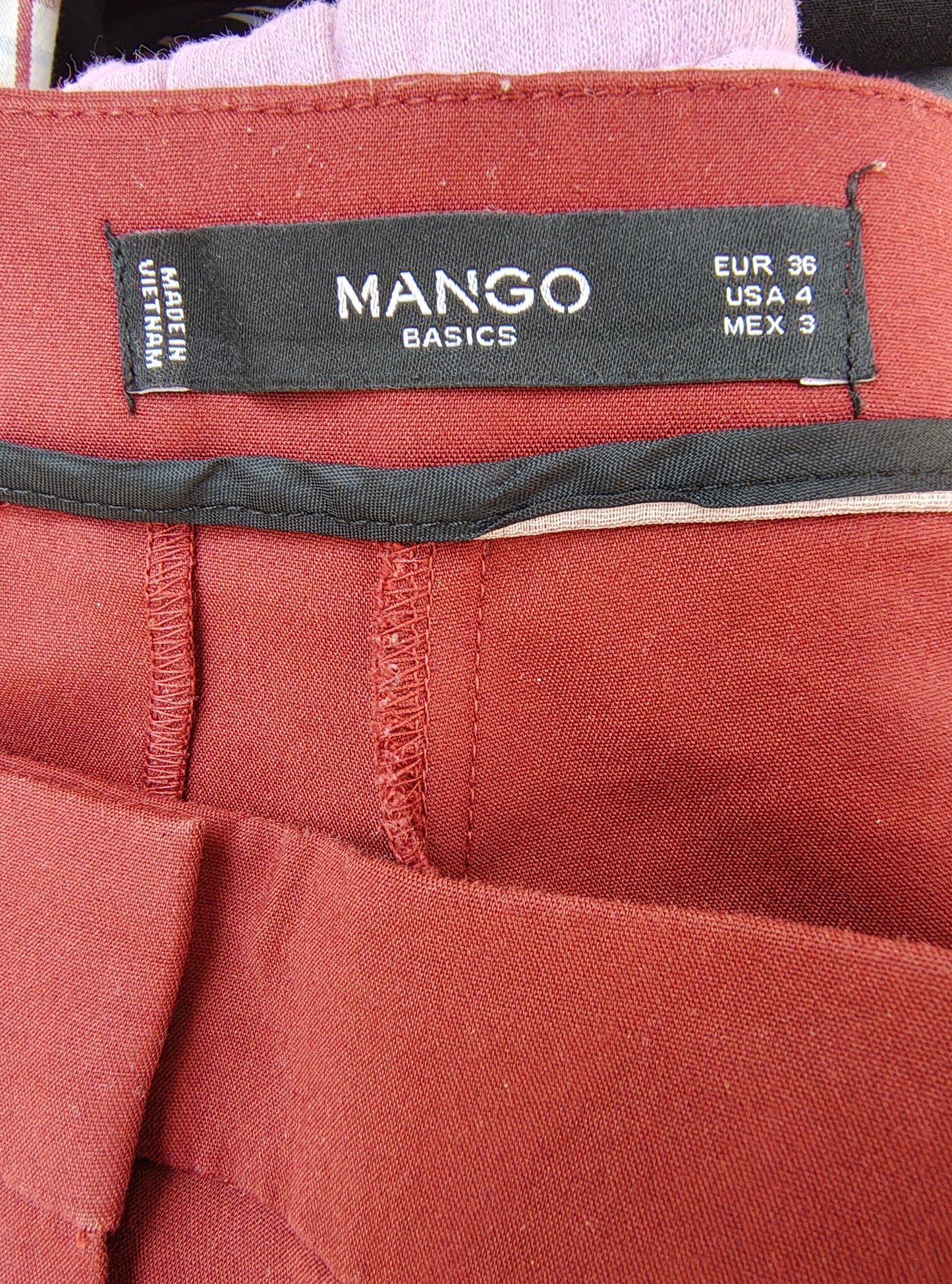 USADO – Pantalón recto granate MANGO Basics (Talla EUR 36)