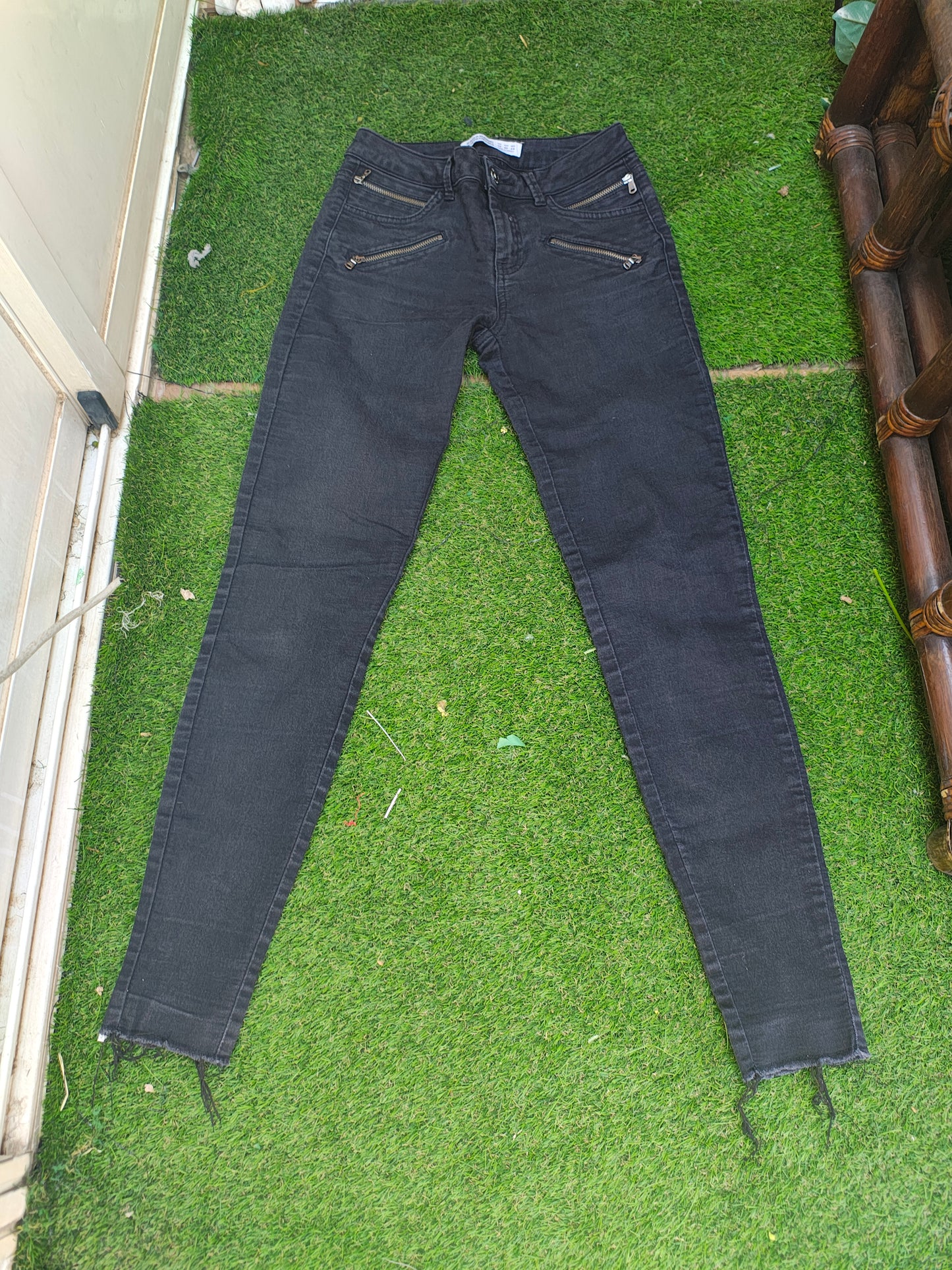 USADO – Vaquero negro skinny con cremalleras ZARA Basic Z1975 Denim (Talla EUR 34)