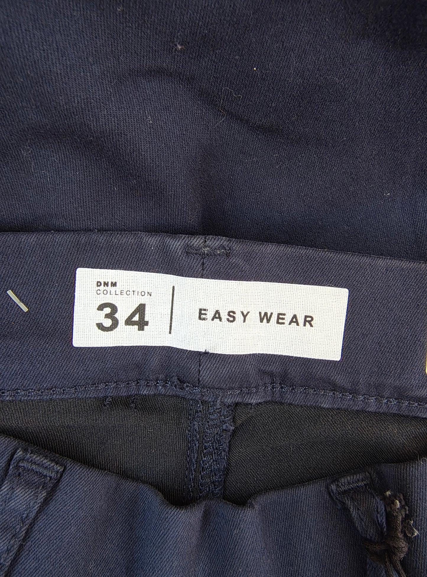NUEVO – Pantalón pitillo azul marino DNM Collection EASY WEAR (Talla EUR 34)