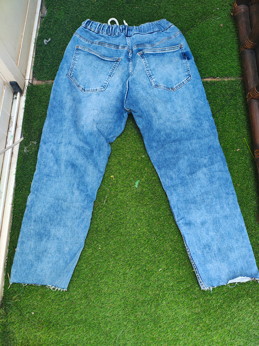 USADO – Pantalón vaquero jogger azul claro Bershka (Talla XS)