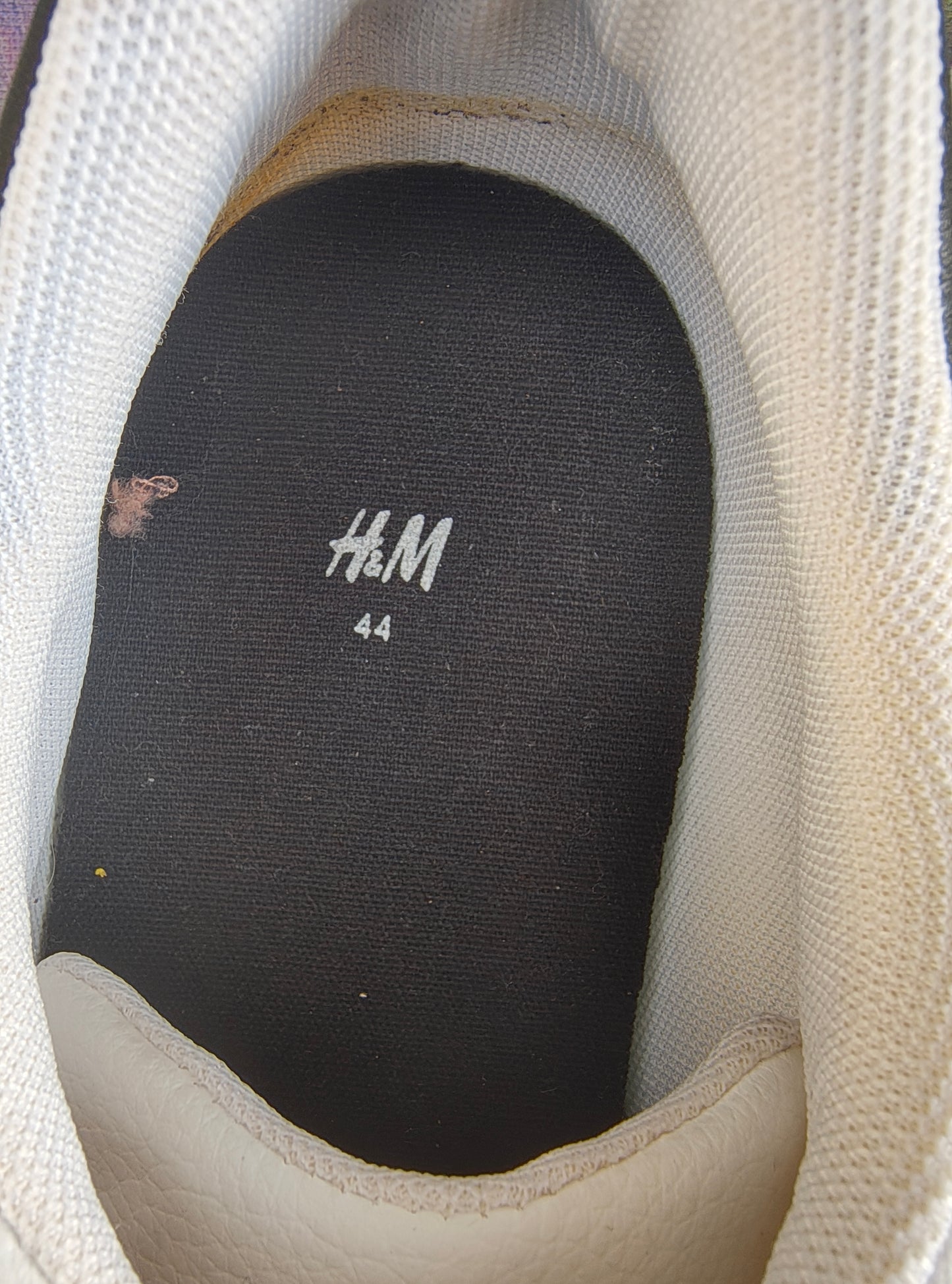 USADO – Zapatillas blancas estilo casual H&M (Talla EUR 44)