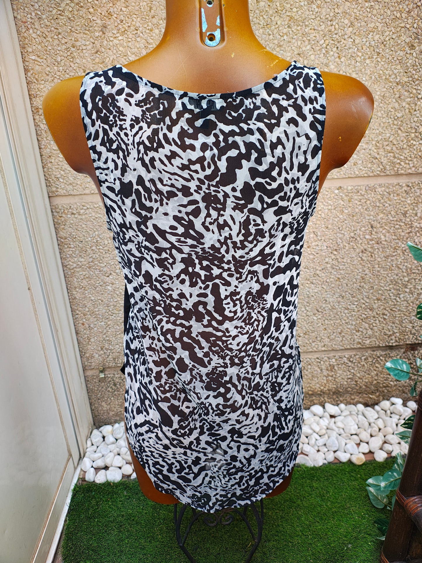 USADO – Top negro combinado con estampado animal print BERSHKA Collection (Talla S / MEX 26)