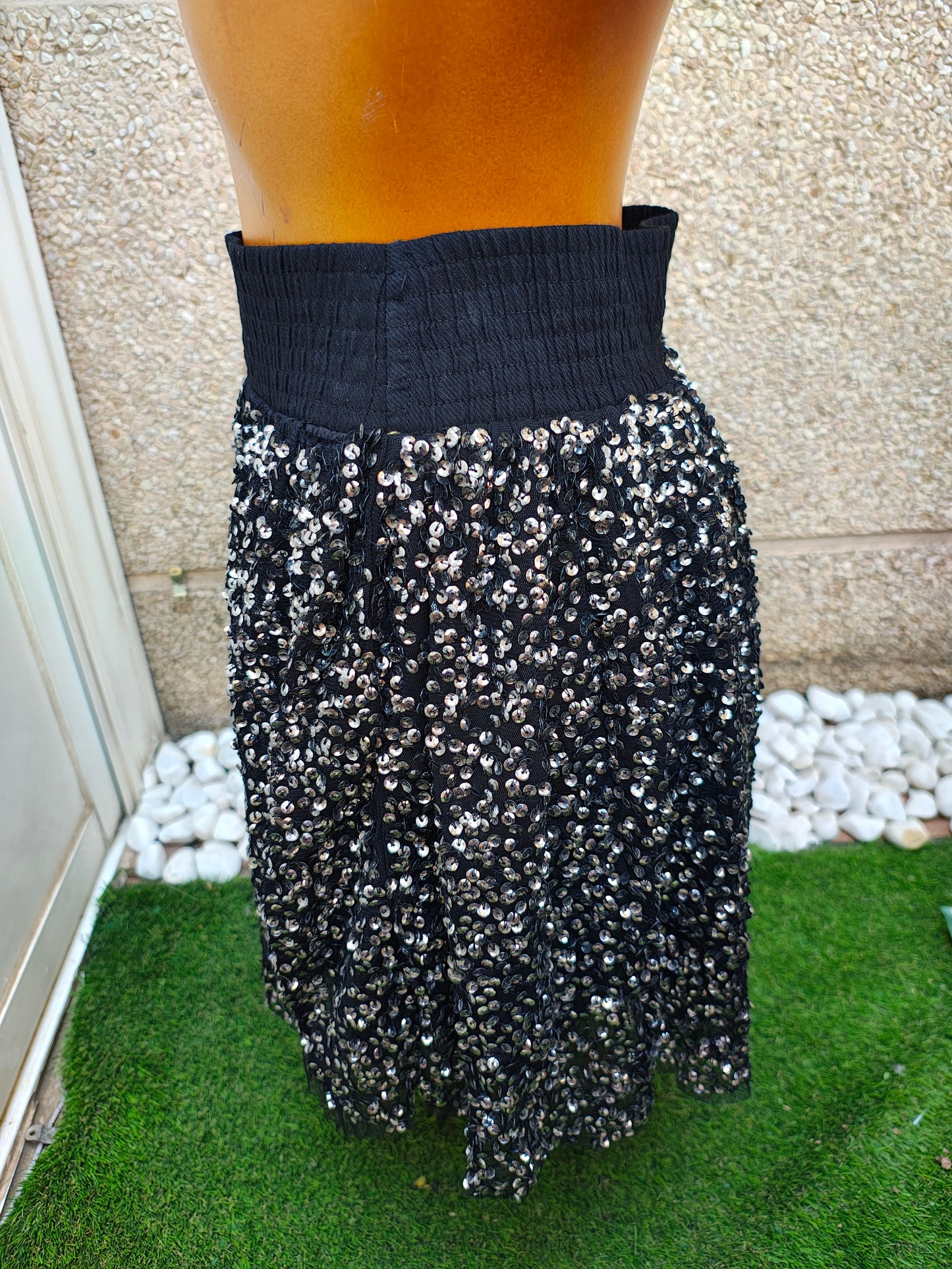 USADO – Falda negra con lentejuelas MANGO Suit (Talla XS)