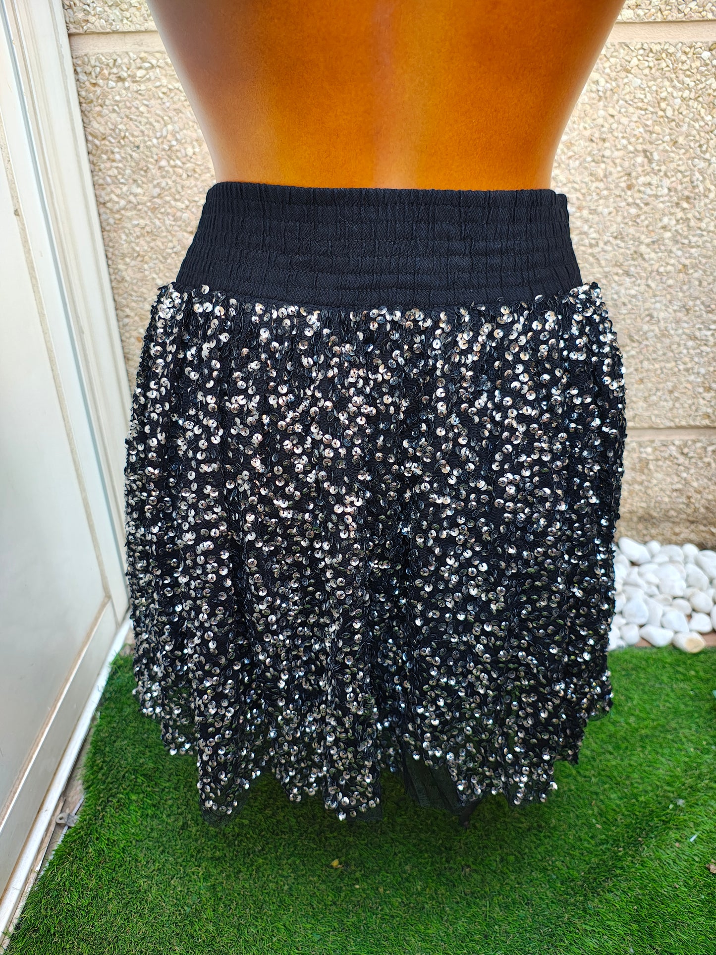 USADO – Falda negra con lentejuelas MANGO Suit (Talla XS)