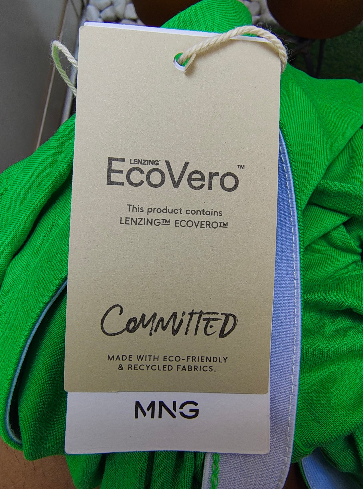 NUEVO– Top verde fruncido con tirantes finos MNG (Talla S)