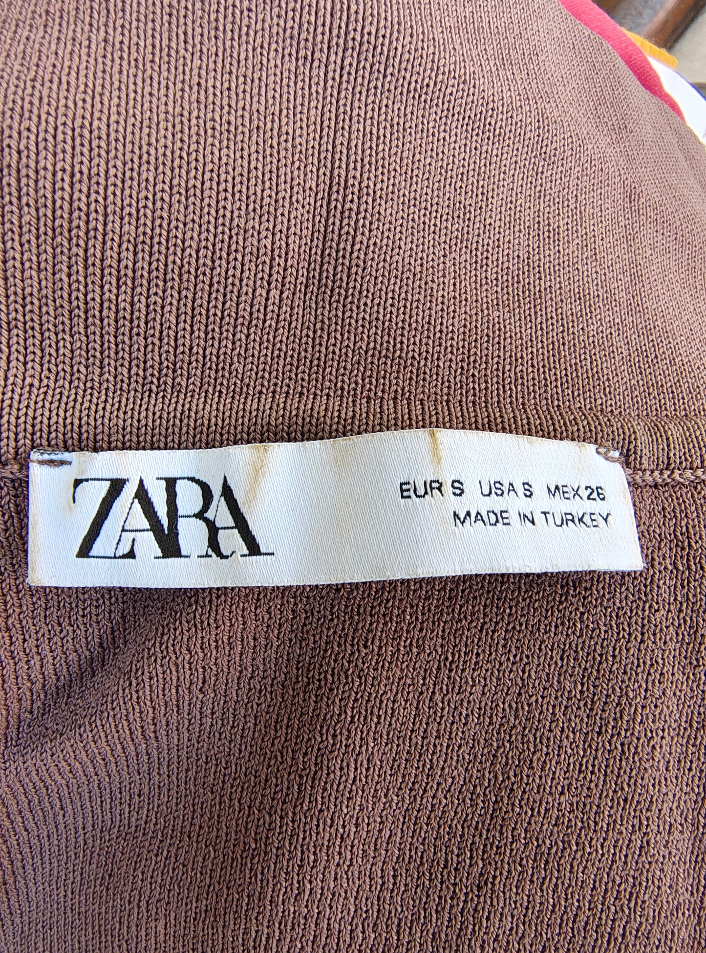 USADO – Chaleco largo de punto marrón sin mangas ZARA (Talla S)
