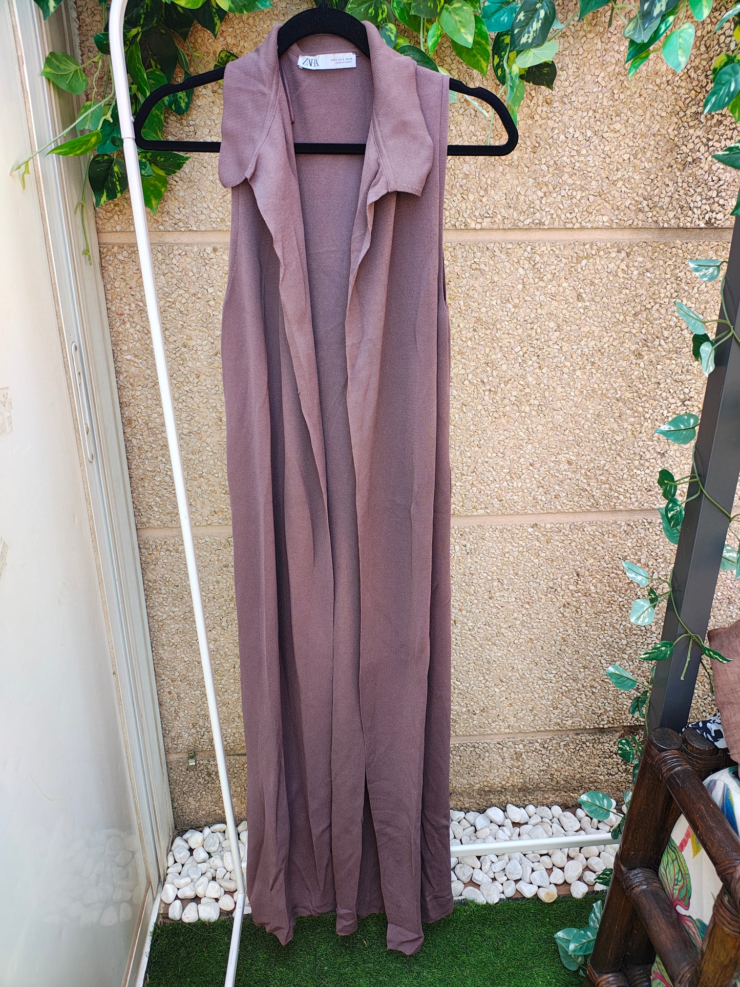USADO – Chaleco largo de punto marrón sin mangas ZARA (Talla S)