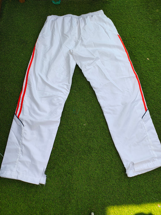 USADO – Pantalón deportivo Adidas blanco con franjas rojas (Talla M)