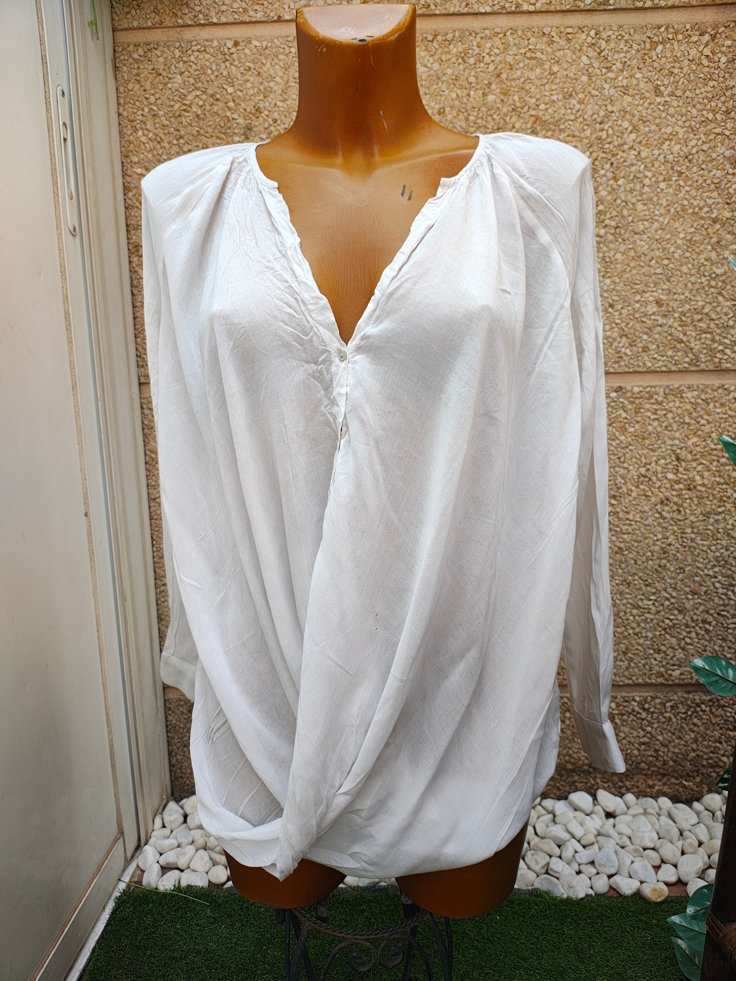 USADO – Blusa cruzada blanca ZARA WOMAN (Talla XS)
