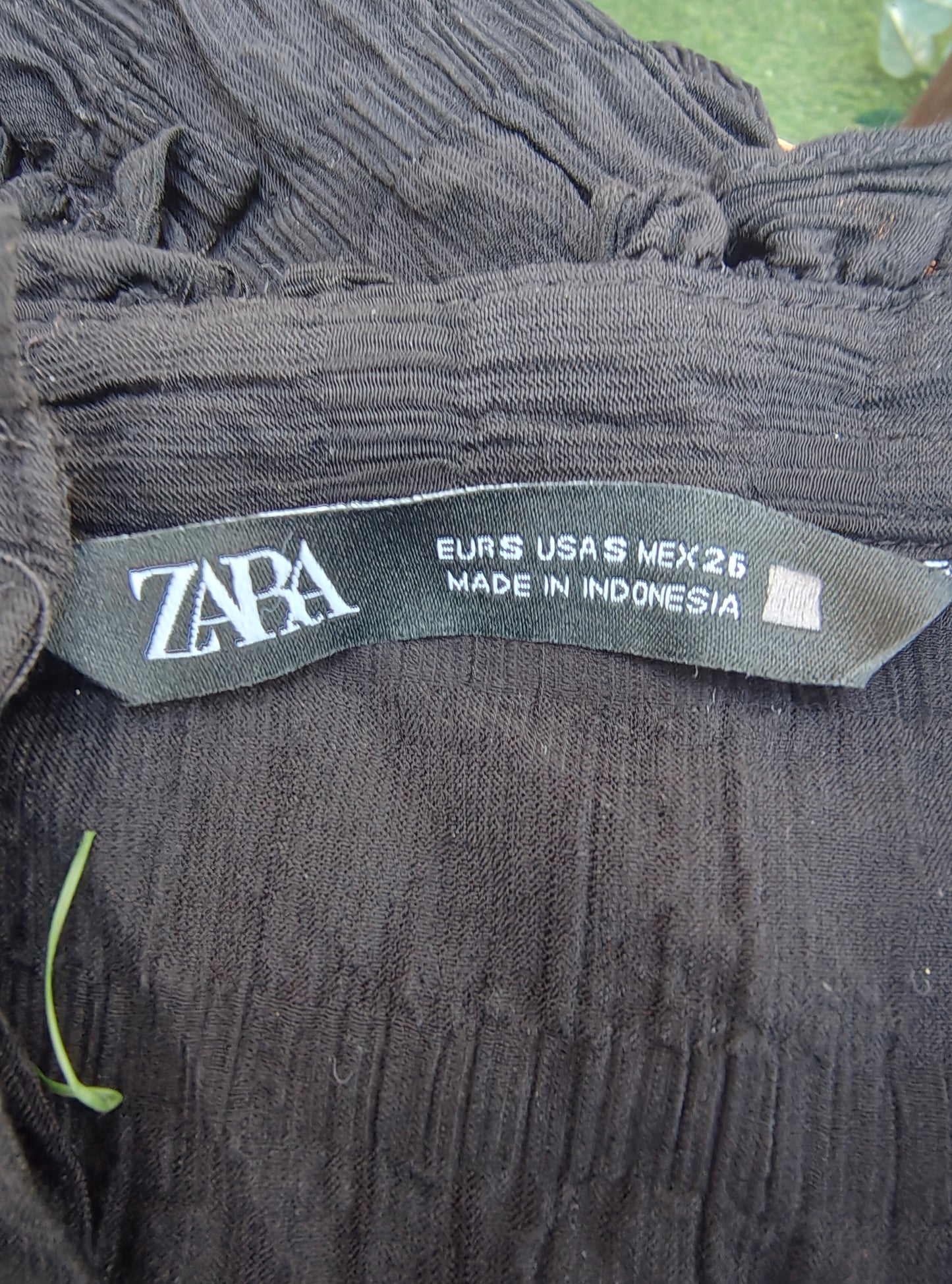 USADO – Blusa negra fruncida con volantes ZARA (Talla S)