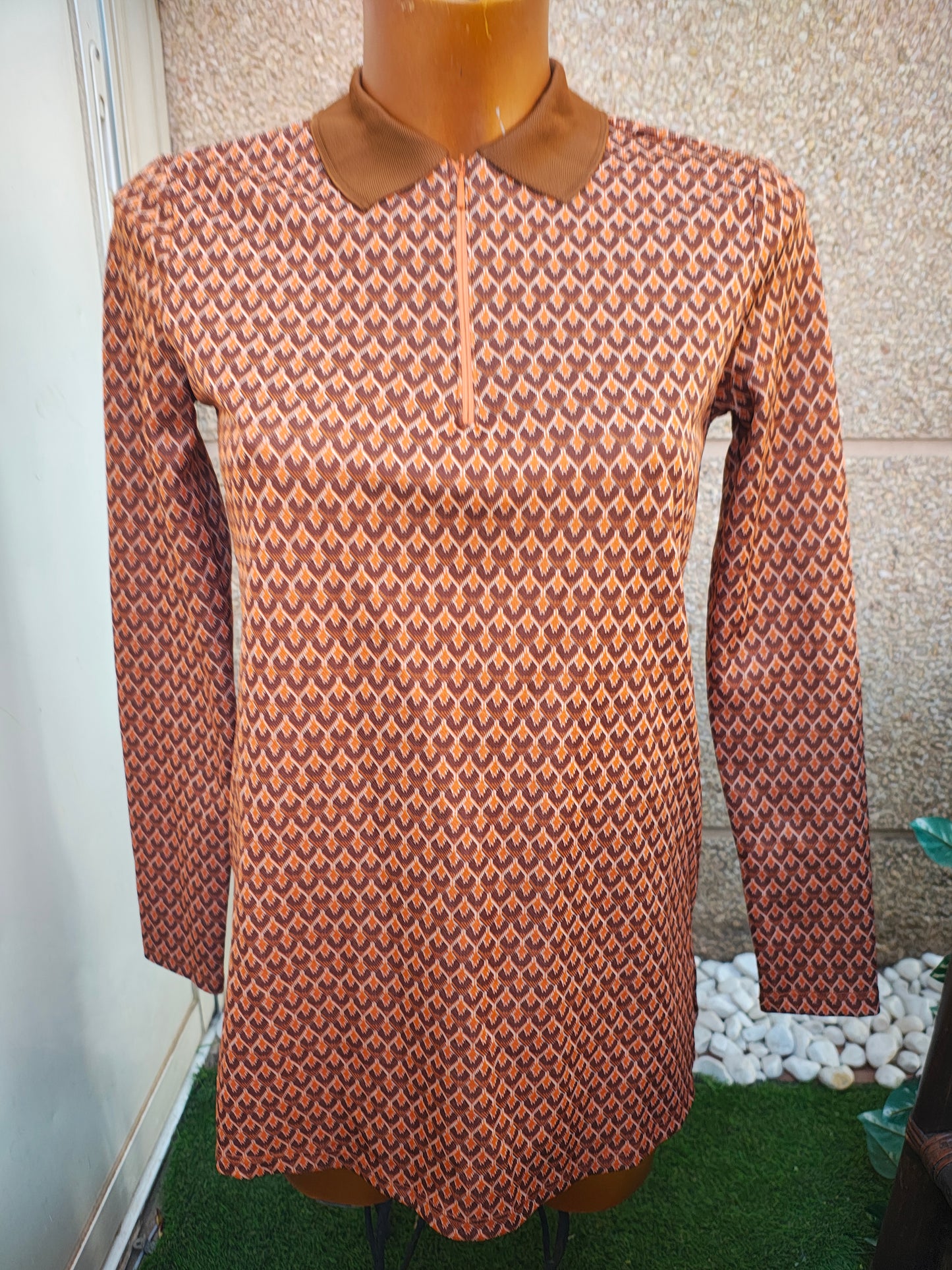 NUEVO – Polo estampado marrón con cuello camisero de MNG (Talla XS)