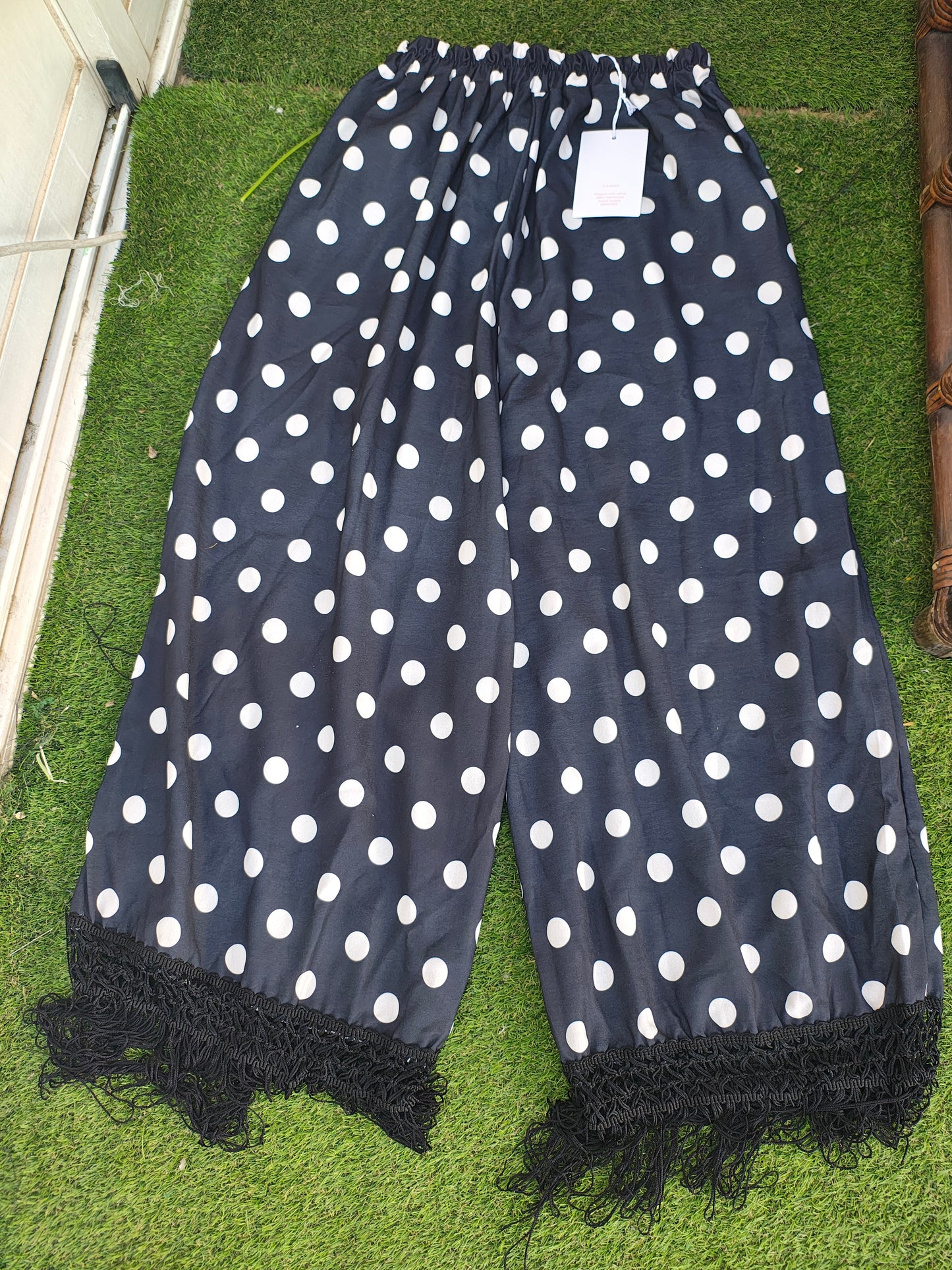 NUEVO – Pantalón palazzo negro de lunares blancos con encaje R.s. mo Fashion Style (Talla 10)