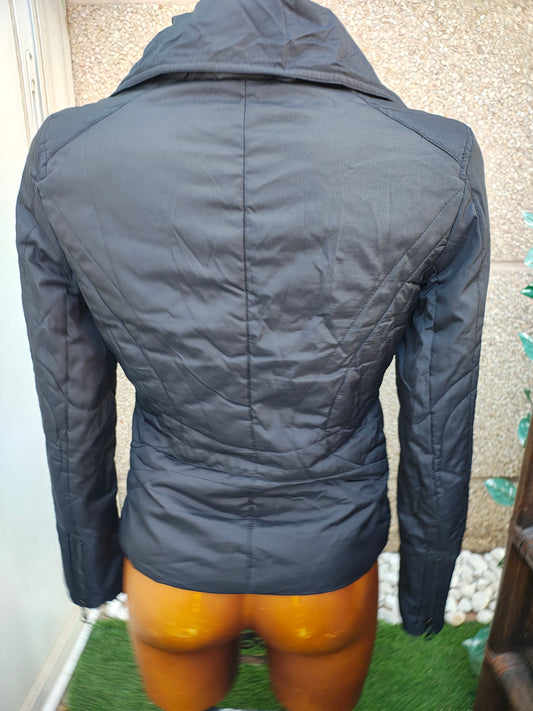USADO – Cazadora acolchada negra MNG (Talla S)