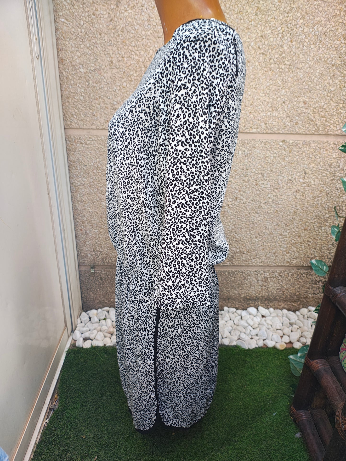USADO – Vestido estampado animal print blanco y negro EASY WEAR (Talla M)