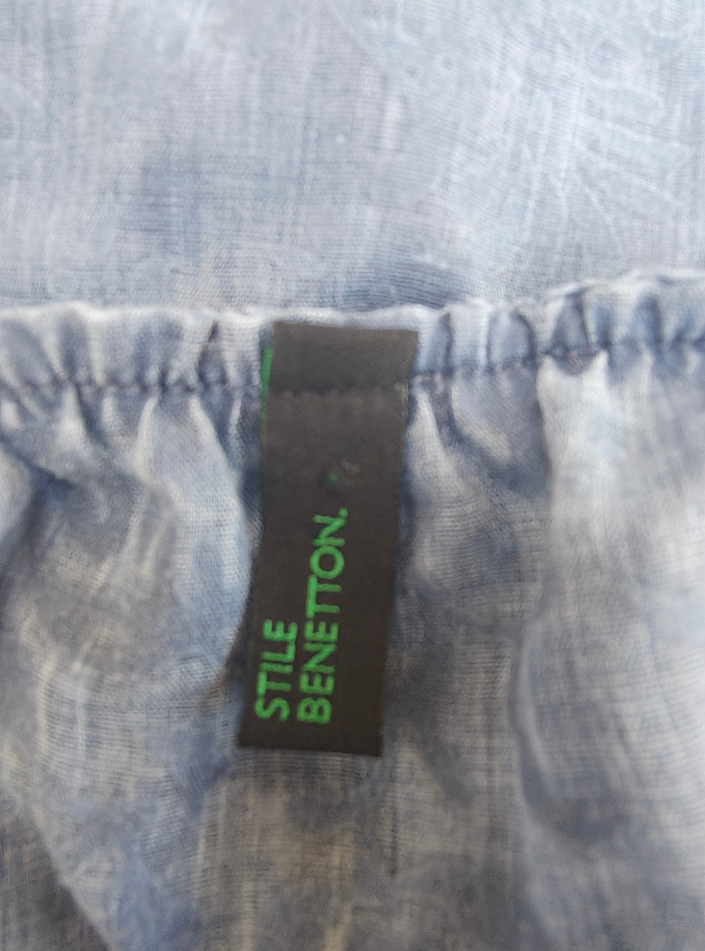 USADO – Top azul con volantes en cuello y espalda descubierta STILE BENETTON (Talla M)