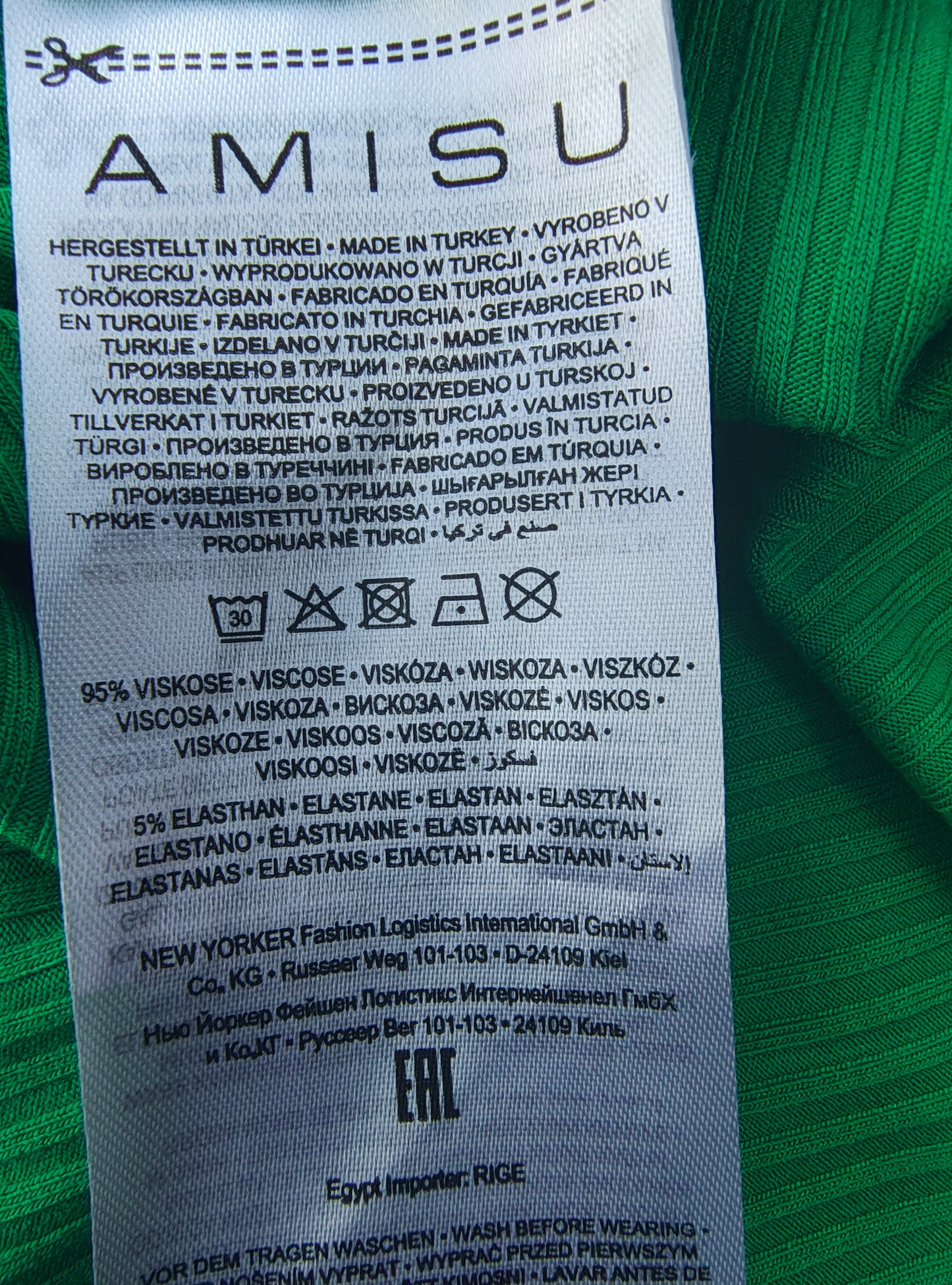 NUEVO– Vestido midi verde con fruncido lateral y abertura AMISU (Talla 38 / M)