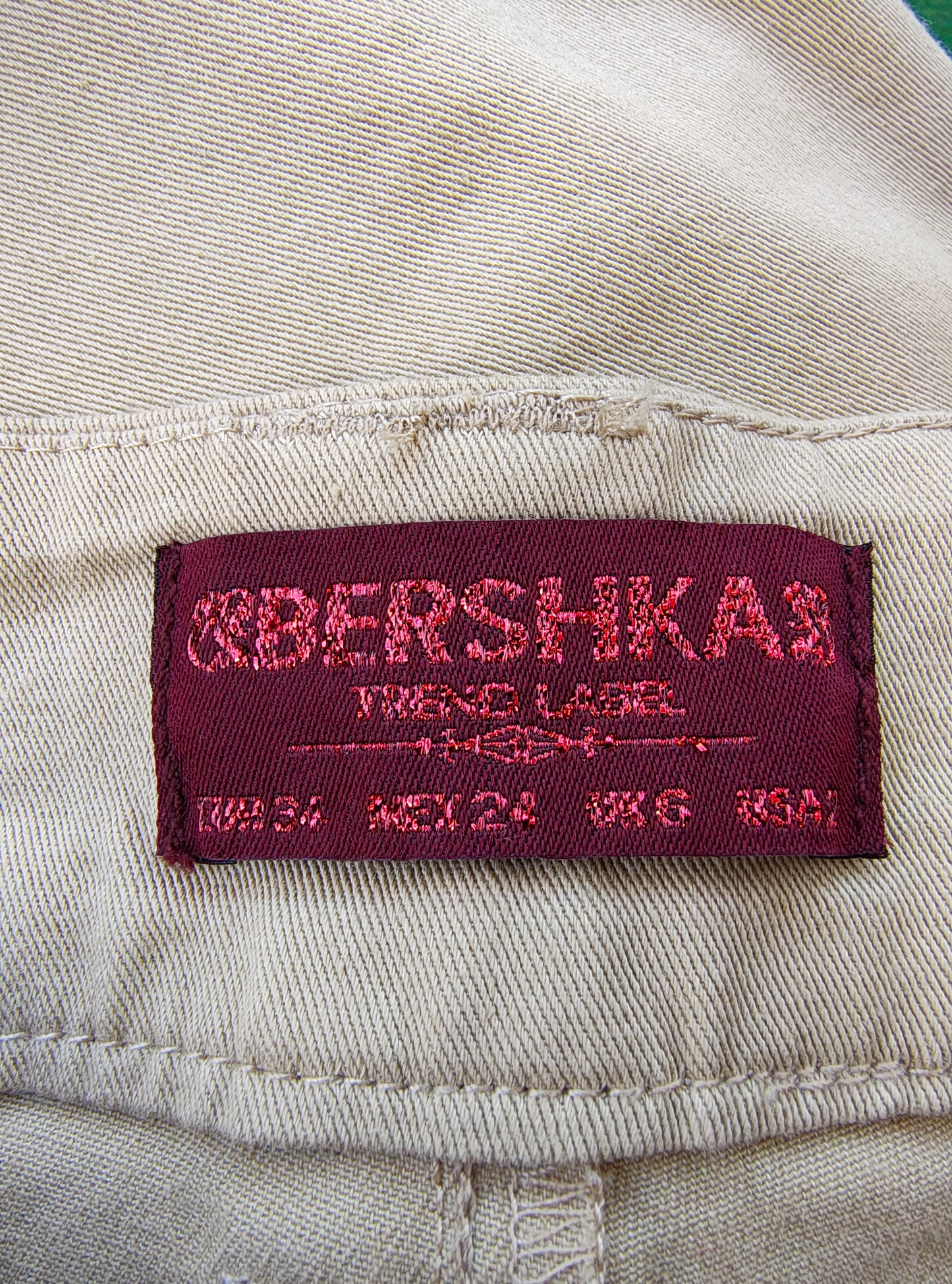 NUEVO – Pantalón beige acampanado Bershka Trend Label (Talla EUR 34)