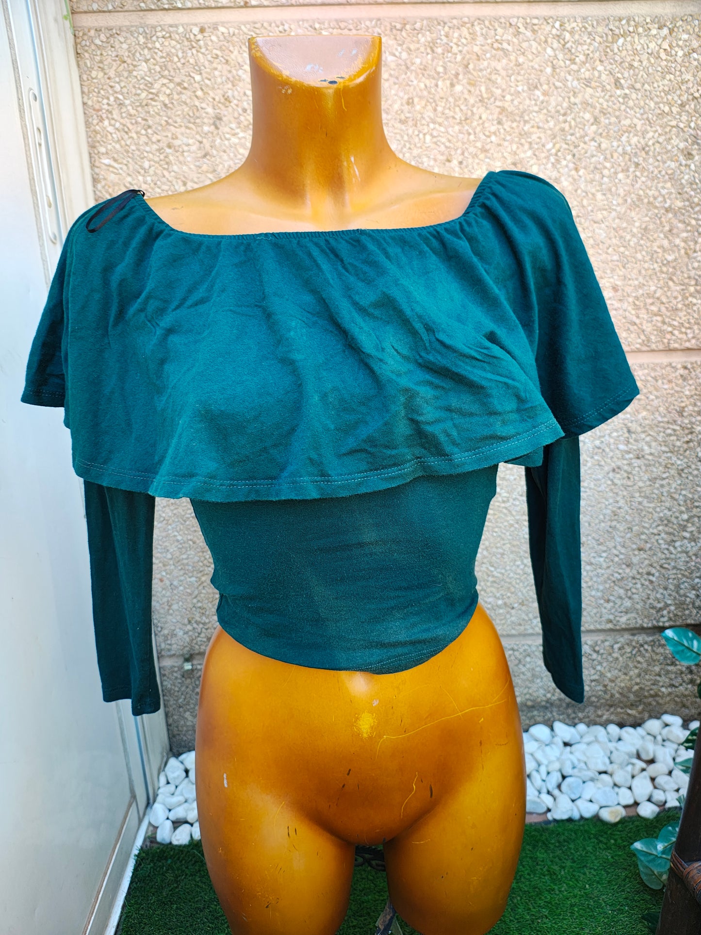 USADO – Top verde con volante Bardot de manga larga Bershka (Talla S)