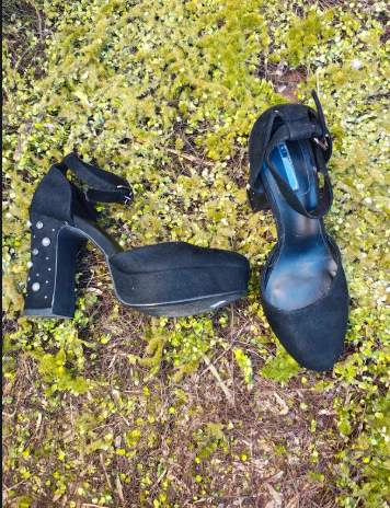 USADO - Sandalias de plataforma negras con tachuelas Bershka (Talla 36)