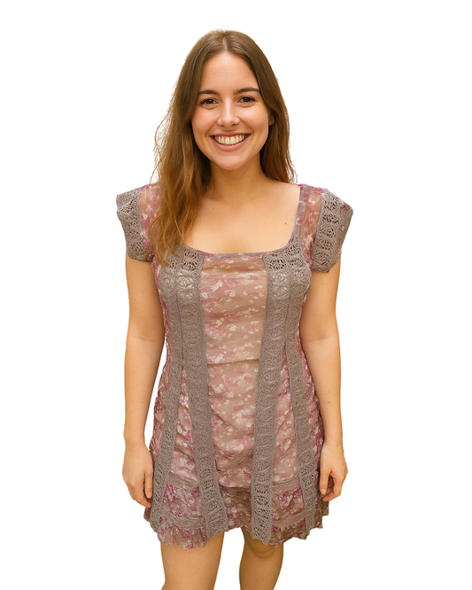 USADO – Vestido romántico con encaje floral y transparencias (Talla EUR M