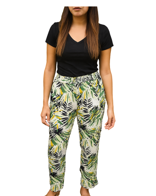 USADO – Pantalones estampados tropicales Stradivarius (Talla EUR L)