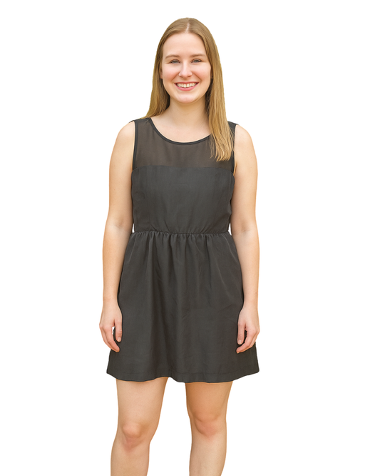 NUEVO– Vestido negro sin mangas con falda de vuelo stradivarius(Talla EUR L)