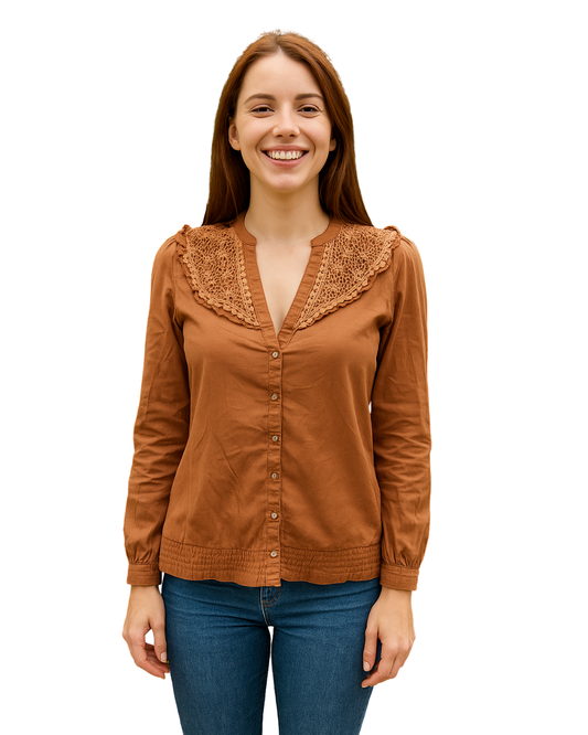 D'OCCASION – Chemisier marron avec dentelle et boutons sur le devant de Stradivarius (Taille S)