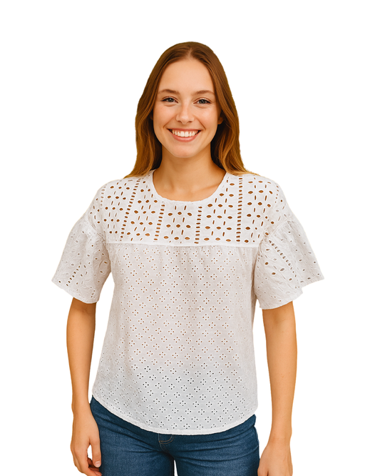 USADO – Blusa blanca calada de STRADIVARIUS (Talla EUR S)