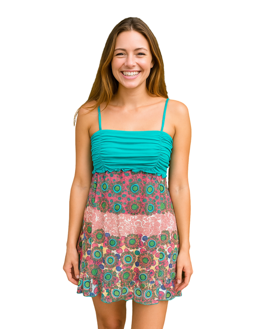 USADO – Vestido corto estampado multicolor con parte superior fruncida en verde agua (Talla S)