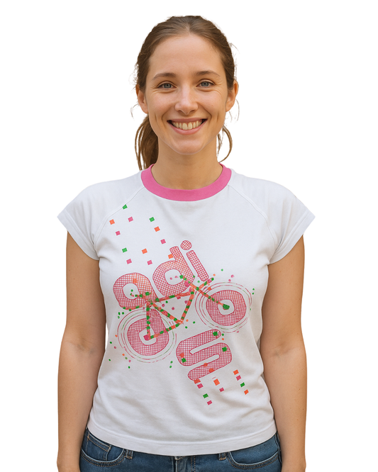 USADO – Camiseta blanca con cuello rosa y estampado ADIDAS (Talla S)