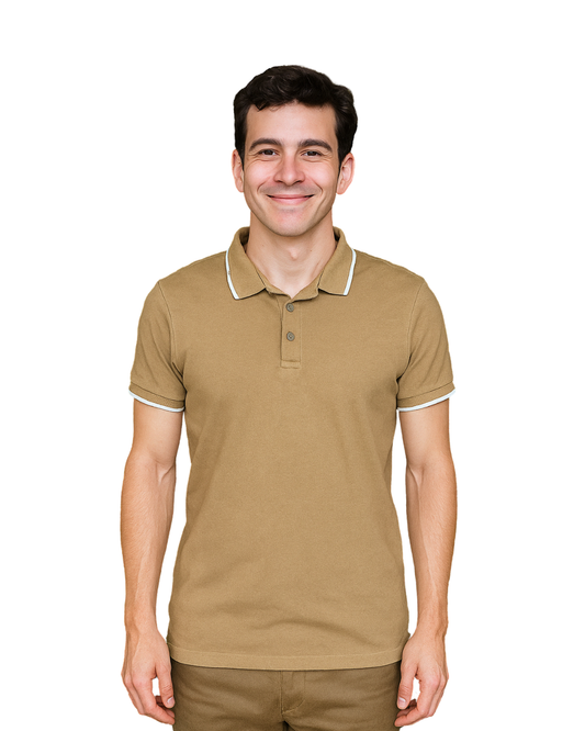 USADO – Polo camel con cuello blanco BERSHKA REGULAR FIT (Talla XS)