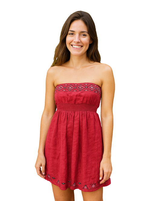 NUEVO - Vestido rojo palabra de honor con bordado de Bershka Collection (Talla M)