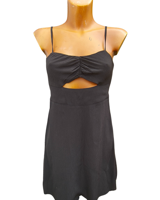 NUEVO - Vestido negro con abertura frontal Bershka (Talla M)
