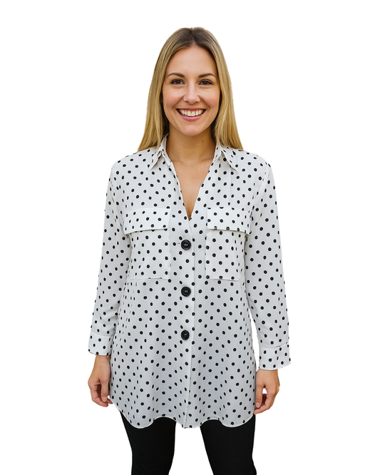 USADO – Blusa blanca con lunares negros y botones grandes ZARA (Talla XS)