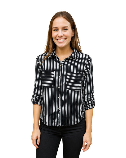 USADO – Camisa de rayas verticales en blanco y negro STRADIVARIUS (Talla S)