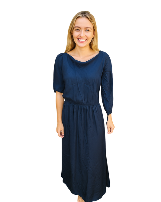 NUEVO  – Vestido largo azul marino con cintura elástica y mangas ajustables UNO PIU UNO (Talla no visible, aprox. M)