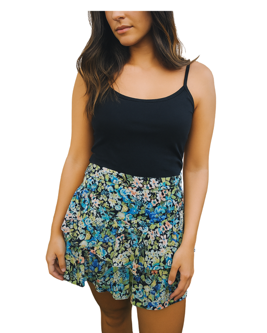 USADO – Falda corta con volantes y estampado floral multicolor de Bershka (Talla M)