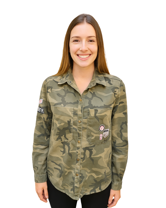 USADO – Camisa militar verde con parches Bershka-bsk Premium Garment (Talla S)
