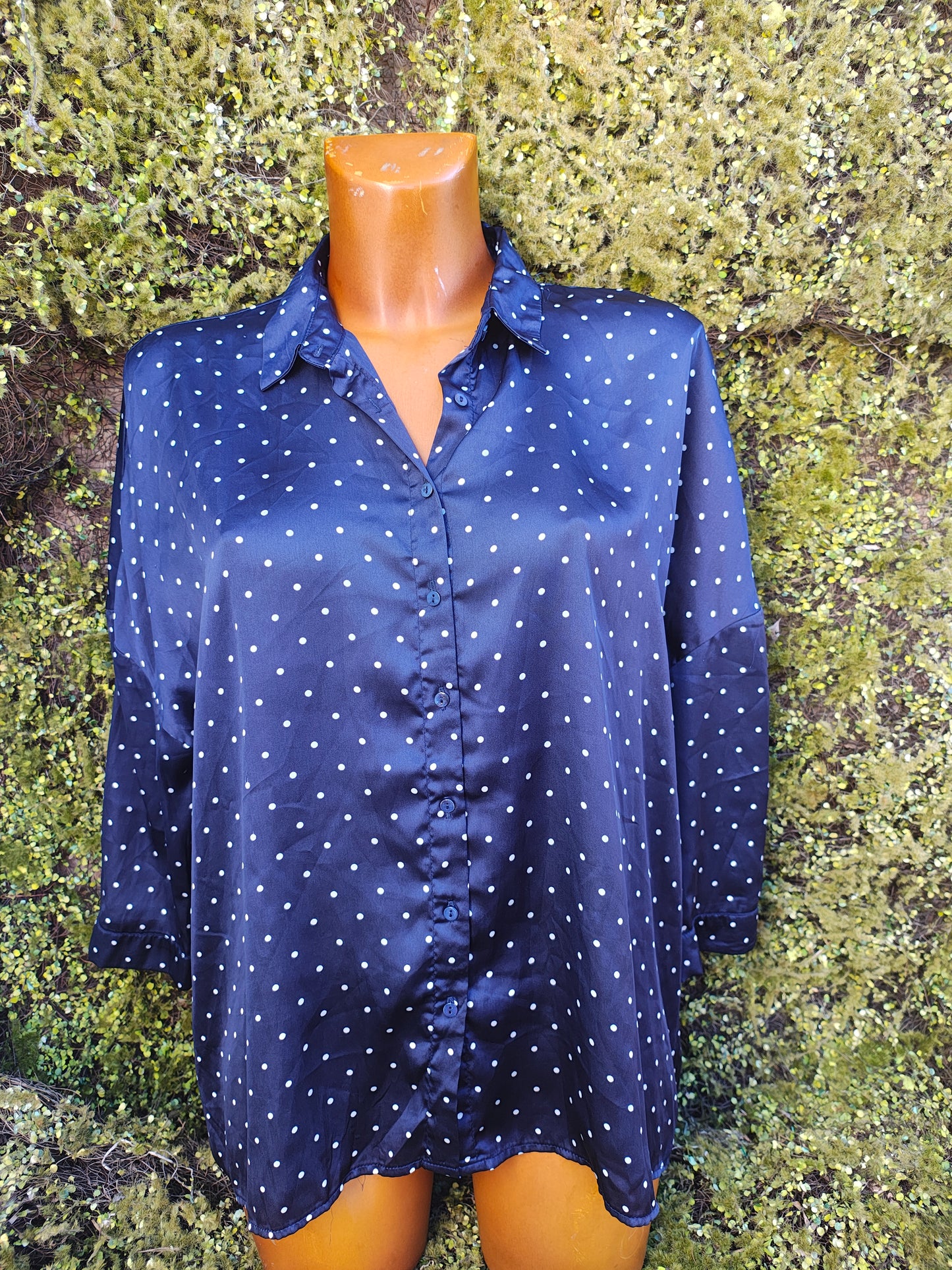 D'OCCASION - Chemisier bleu marine à pois Stradivarius (Taille M)